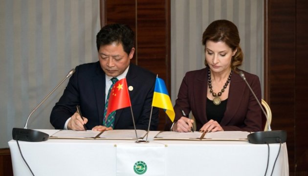 Ucrania y China firman un acuerdo de subvención de millones para la educación inclusiva (Fotos)
