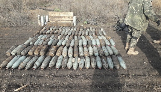 СБУ виявила три схрони з боєприпасами на Донбасі