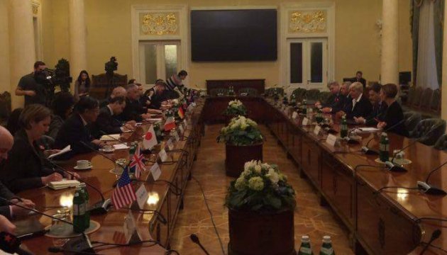 Гонтарева провела зустріч з послами G7