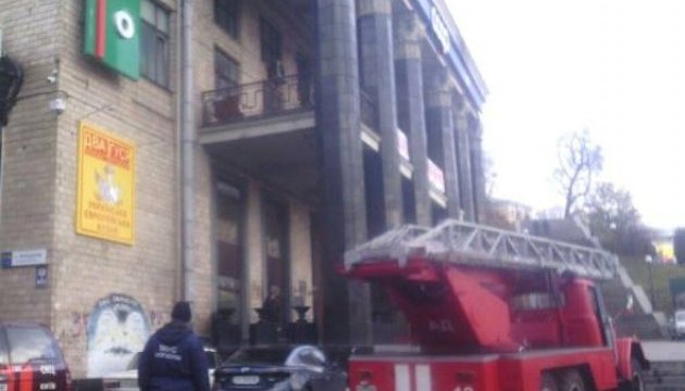 На Хрещатику палала адмінбудівля: евакуювали 200 людей