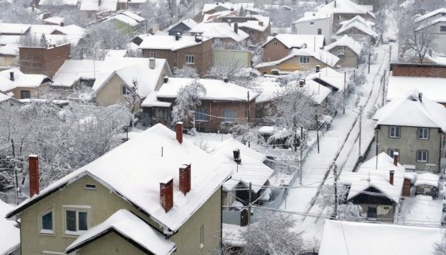 Стихія в Івано-Франківську: на вулиці вивели всю снігоприбиральну техніку