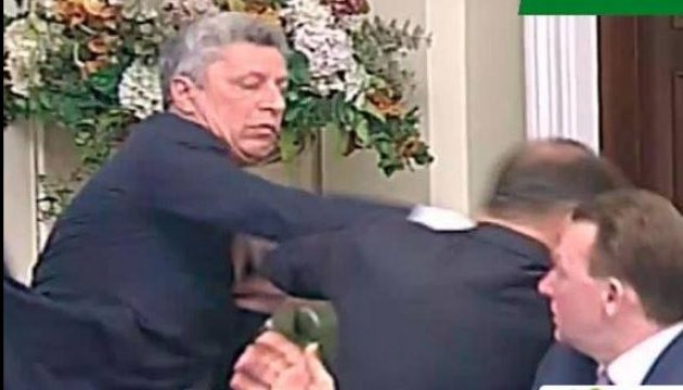 Opposition Bloc co-chairman Boyko scuffles with Radical Party leader Liashko in parliament (video) 
