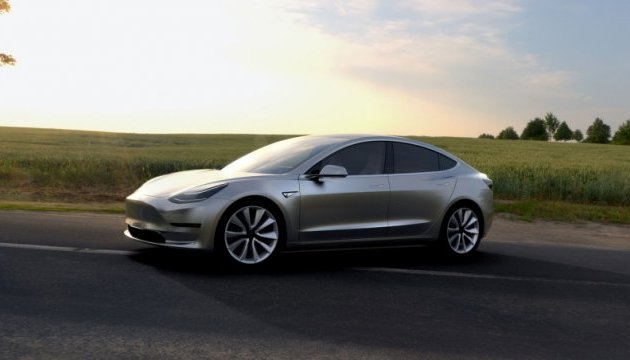 У Сан-Хосе показали прототип Tesla Model 3