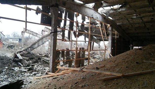 Артилерія бойовиків зруйнувала зерносховище у Новобахмутівці
