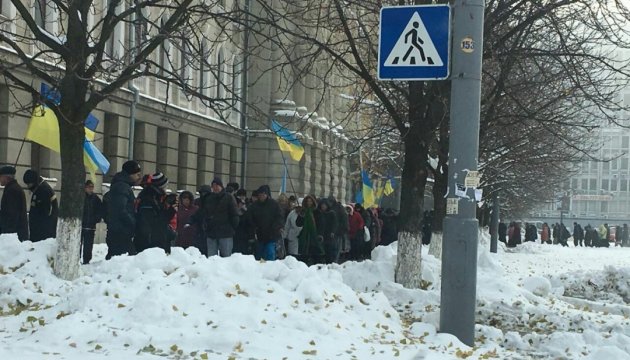 У Києві біля посольства РФ відбулася акція проти агресії Росії 