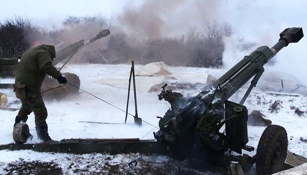 АТО: артилерія і танки бойовиків накрили вогнем військових у Широкиному