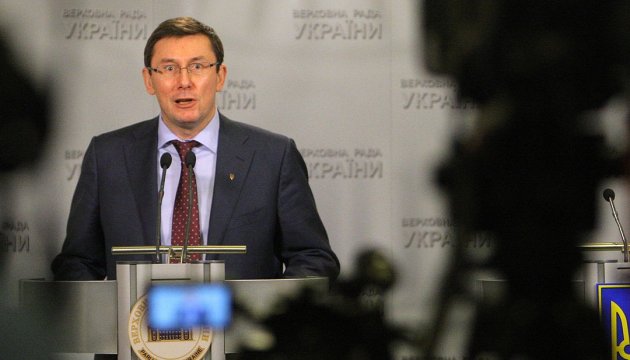 Lutsenko: El tribunal permite detener a Yanukóvych