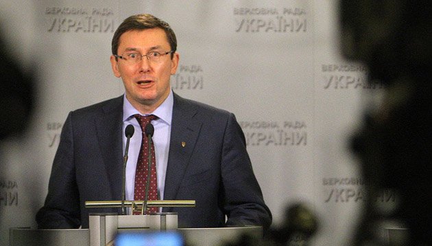Луценко оголосив підозру Януковичу в держзраді