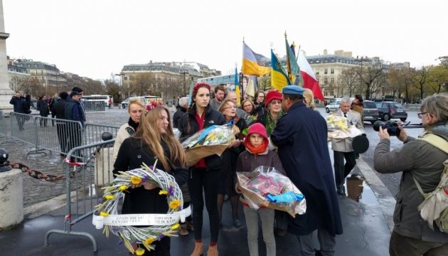 У Парижі вшанували пам'ять жертв Голодомору