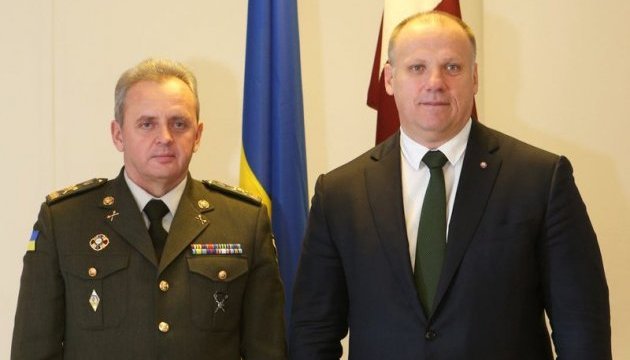 Глава Міноборони Латвії запевнив Україну в підтримці 