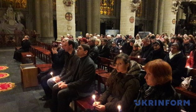У головному соборі Брюсселя помолилися за жертв Голодоморів в Україні