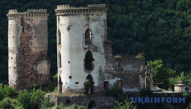 Порада туристу: Наймальовничіші руїни України, або Уламки замкової краси 