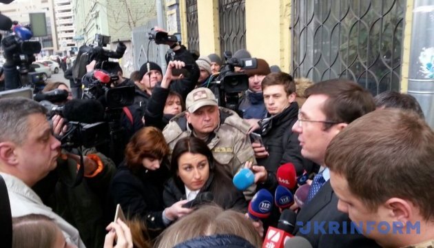 Луценко стверджує, що захист Януковича отримав повідомлення про підозру 
