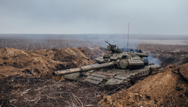 Poroschenko: Im Donbass sind etwa 700 Panzer, 1 200 russische Kampffahrzeuge