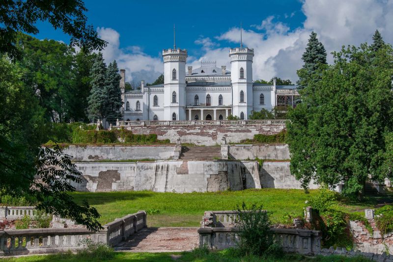 Палацово-парковий комплекс «Шарівка», розташований у селищі міського типу Шарівка Богодухівського району Харківської області.