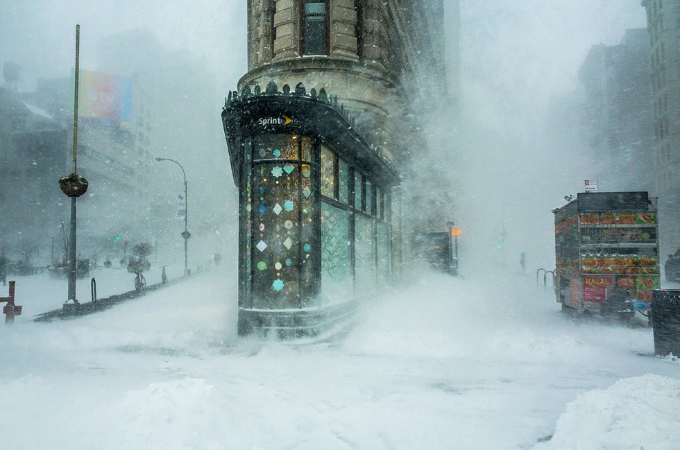 Знімок Michelle Palazzo нью-йоркського хмарочоса швидко став вірусним у соцмережах. У хуртовину нагадує ніс велетенського корабля