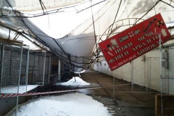 У Харкові сніг провалив тенти на Барабашовському ринку