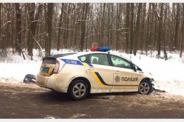 Патрульні потрапили в аварію, коли оформлювали потрійну ДТП