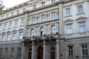 Під Львівською ОДА - пікет ветеранів МВС: вимагають підвищити пенсії