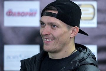 Німецький боксер Гук штовхнув і облаяв Усика на церемонії Face-Off