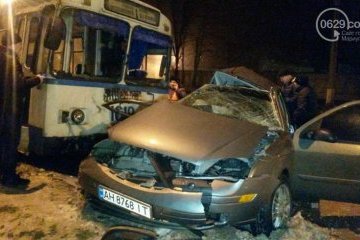 Полицейский влетел в троллейбус в Мариуполе