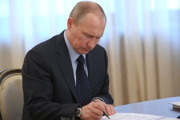 プーチン露大統領、占領したウクライナ領からのウクライナ国民追放を可能とする大統領令に署名