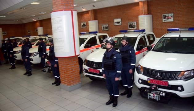 ЮНІСЕФ і Японія передали українським рятувальникам авто для розмінування