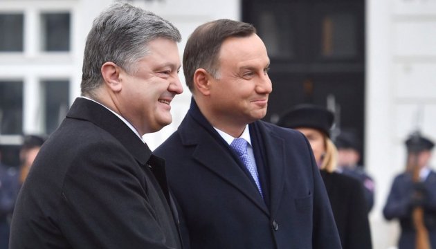 Poroshenko, Duda agree to coordinate steps on legalization of all burial sites in Ukraine and Poland