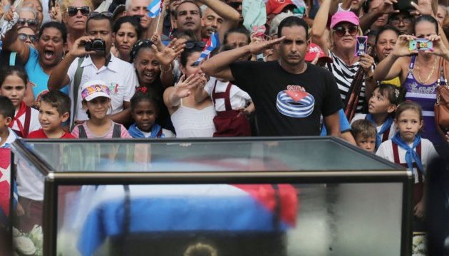 В Сантьяго-де-Куба сьогодні поховають урну з прахом Кастро