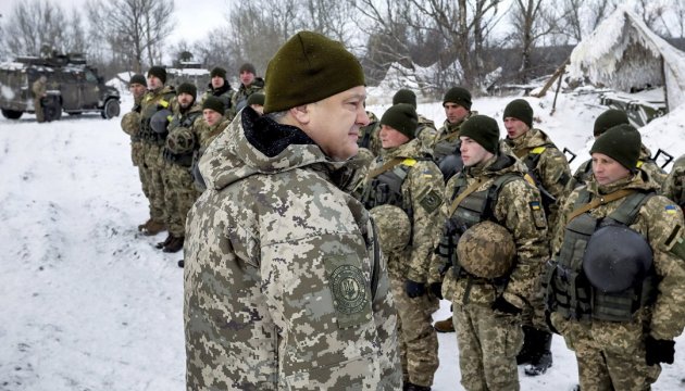 President inspects stronghold on frontline near Horlivka