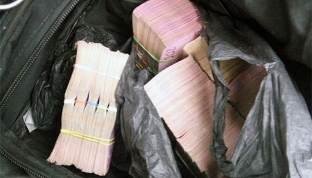 Озброєні грабіжники в Харкові відібрали у чоловіка сумку з мільйоном