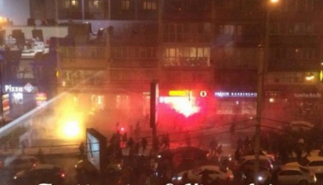 У бійку футбольних фанатів у центрі Києва втрутились бійці Нацгвардії