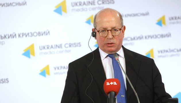 James Sherr: El compromiso con Rusia reducirá la protección de Ucrania y de sus derechos fundamentales (Entrevista)
