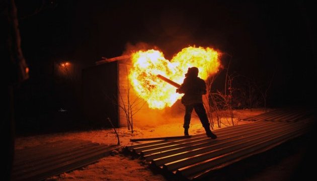 У Києві активісти спалили паркан на місці будівництва супермаркету 