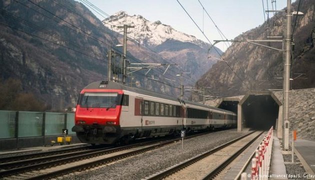 У Швейцарії відкрився найдовший у світі залізничний тунель