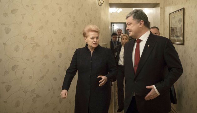 Presidents of Ukraine, Lithuania sign road map for 2017-2018