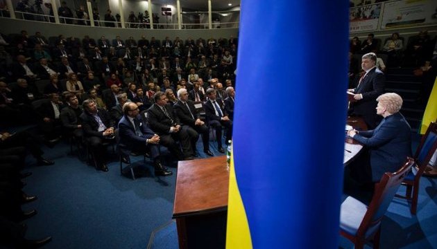 Порошенко назвав переваги інвестування в Україну