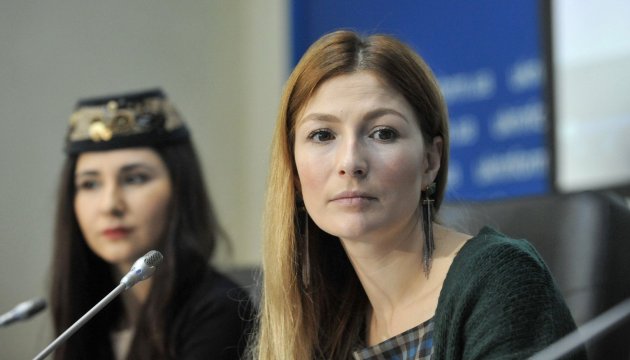 Emine Dzhaparova: Los tártaros de Crimea ven su futuro como parte de Ucrania