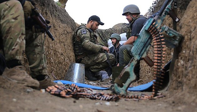 Ein Soldat und ein Grenzschützer im Donbass verwundet