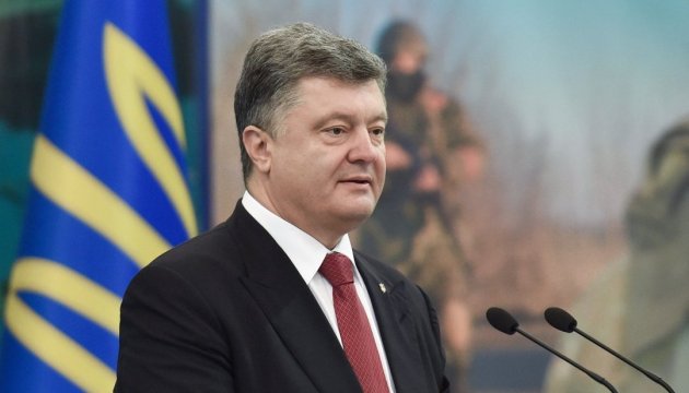 President Poroshenko calls on NSDC to suspend transport communication with occupied territories in Donbas 