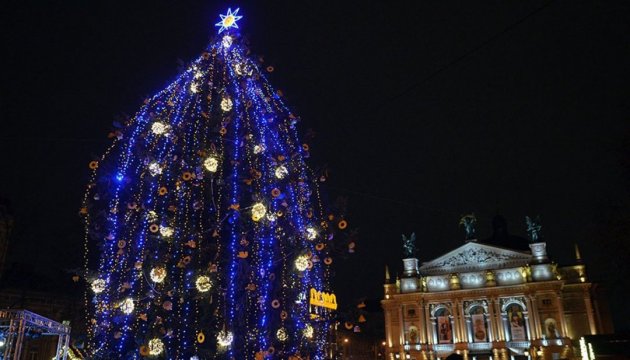 Jazz concert performed on balcony of Lviv City Hall. Video