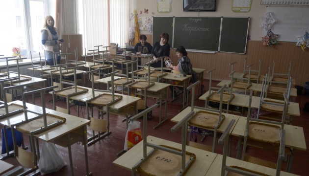 В Києві у трьох школах отруїлися 42 учні 