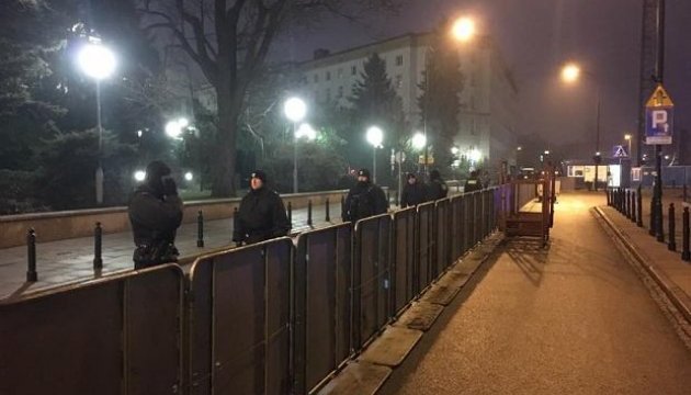 Криза в Польщі: поліція відтіснила протестуючих від Сейму