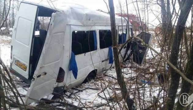 На Чернігівщині перекинулася маршрутка, 17 травмованих