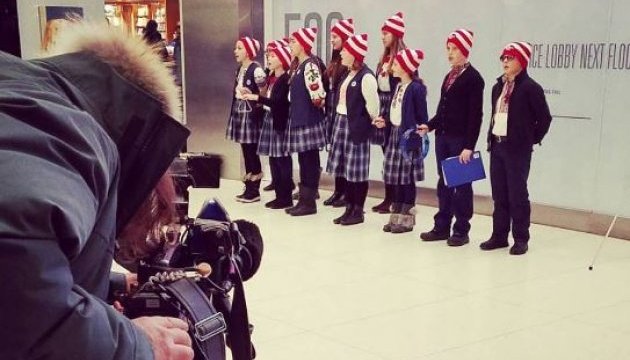 Діти у Чикаго привітали американців з Різдвом українськими колядками