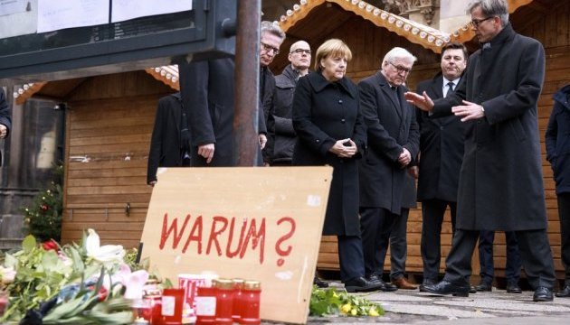Меркель відвідала місце теракту в Берліні