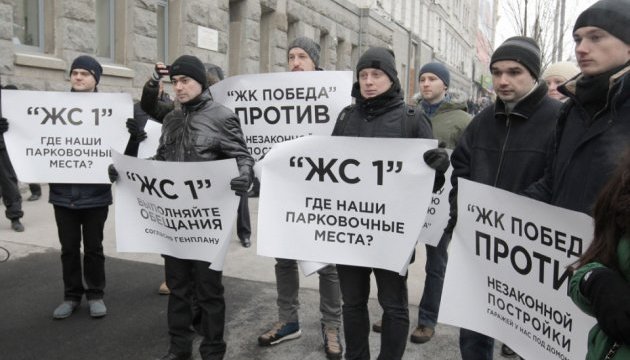 Біля Харківської мерії відразу два протести