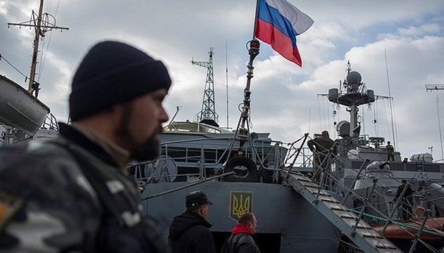 У Криму окупанти розбирають захоплені українські кораблі на запчастини