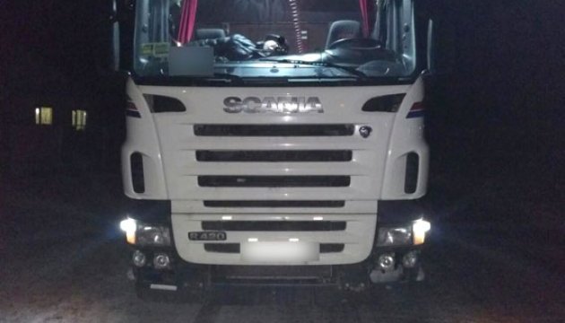 На Полтавщині затримали вантажівки зі львівським сміттям