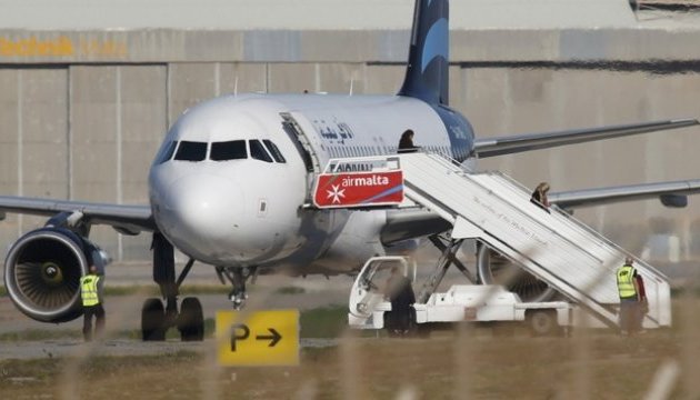 Викрадачі літака просять політичного притулку на Мальті